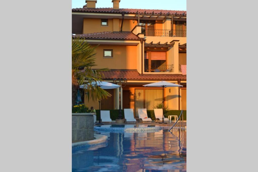 Стyдия В Комплексе Marinavill Sveti-Vlas Sveti Vlas Buitenkant foto