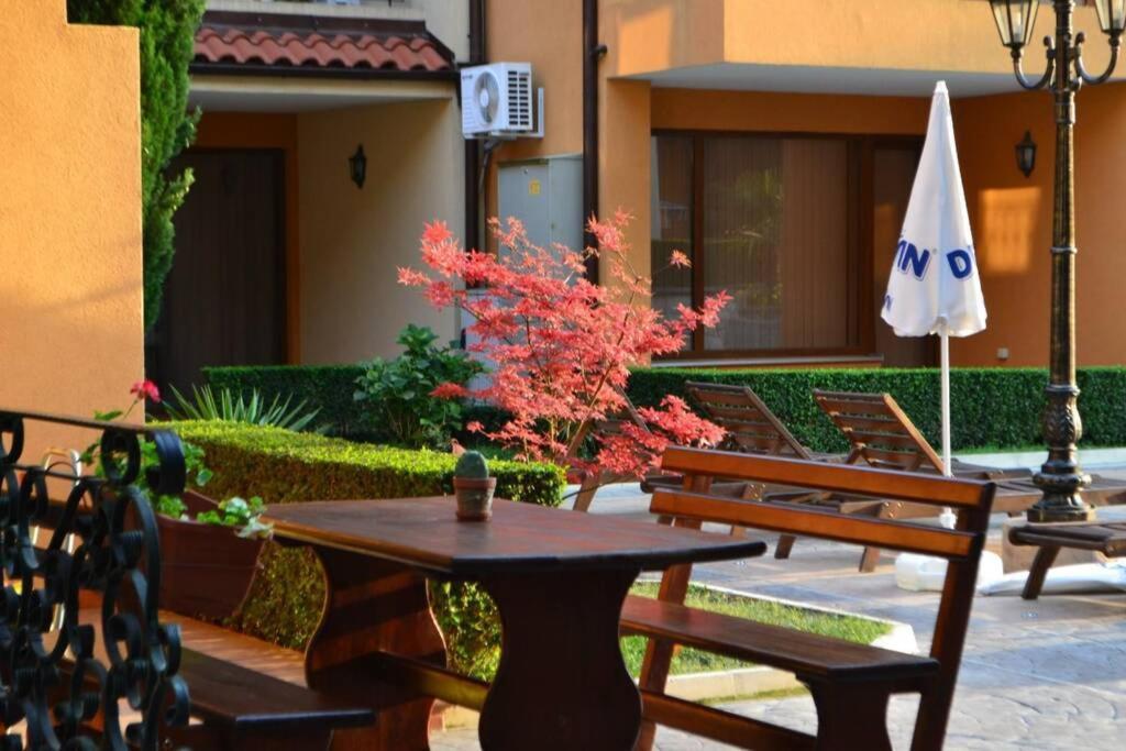Стyдия В Комплексе Marinavill Sveti-Vlas Sveti Vlas Buitenkant foto